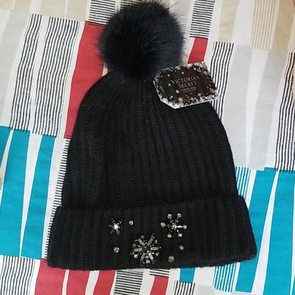 Pom pom hat